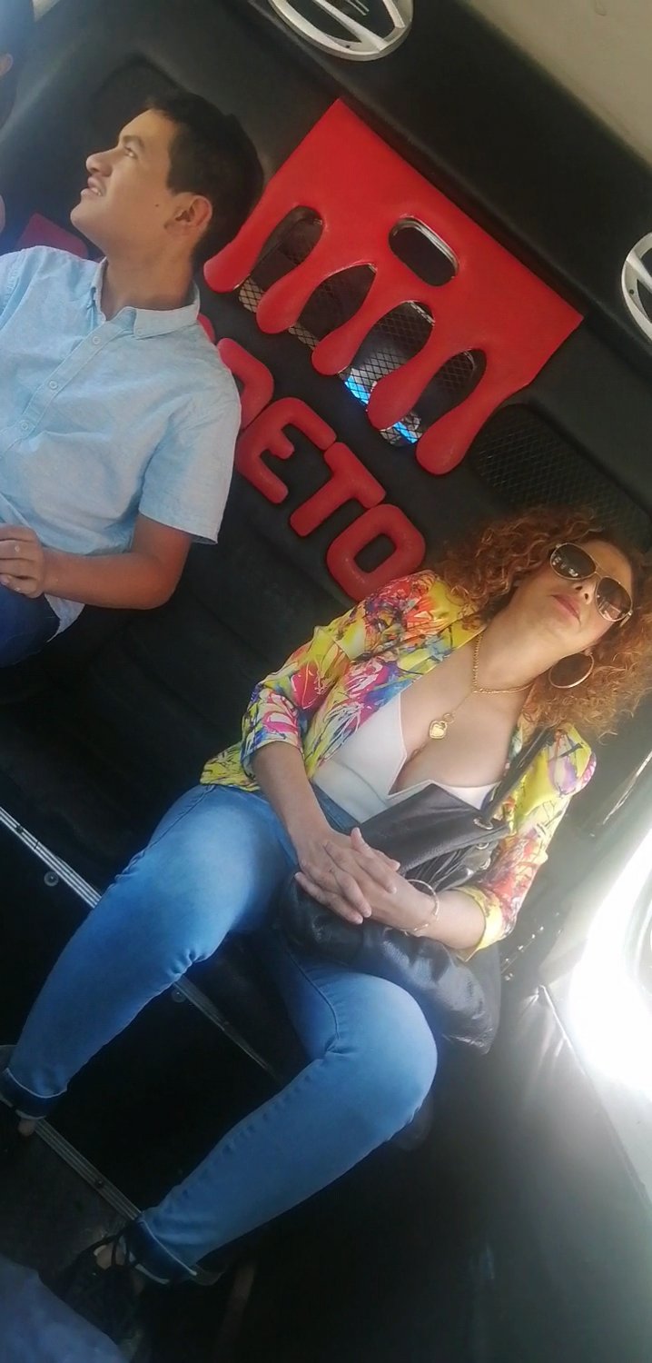 Milf tetona en la combi #IJJCdATJ